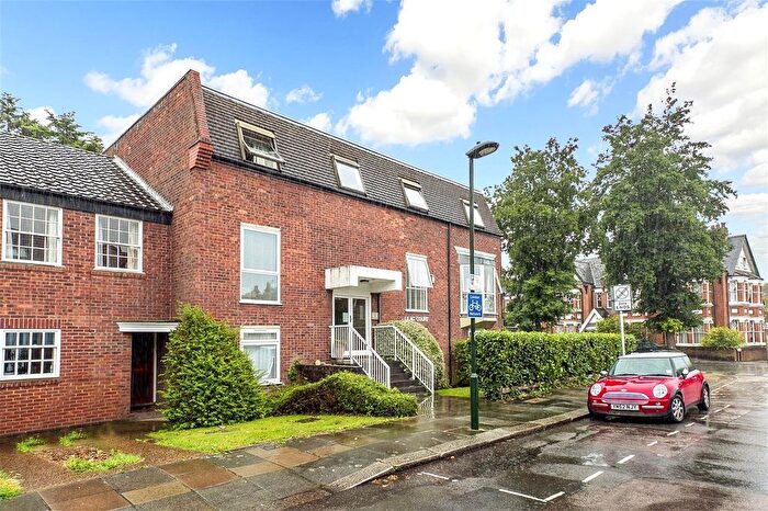 2 Bedroom Flat To Rent In Teddington Park Road, Teddington, TW11