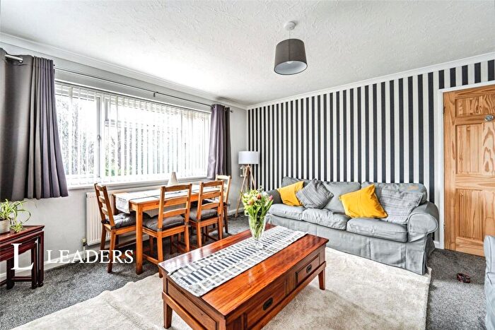 2 Bedroom Maisonette For Sale In Lyminster Road, Wick, Littlehampton, BN17