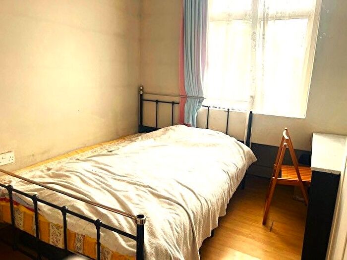 Studio To Rent In Northern Avenue, Edmonton, N9