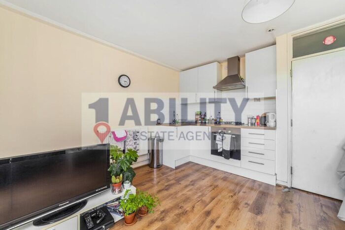 4 Bedroom Flat To Rent In Trappes House, SE16