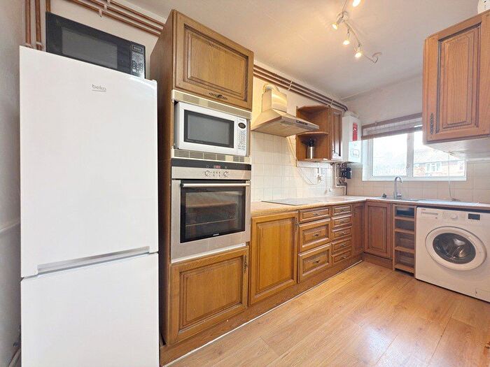 4 Bedroom Flat To Rent In Popes Lane Ealing, W5