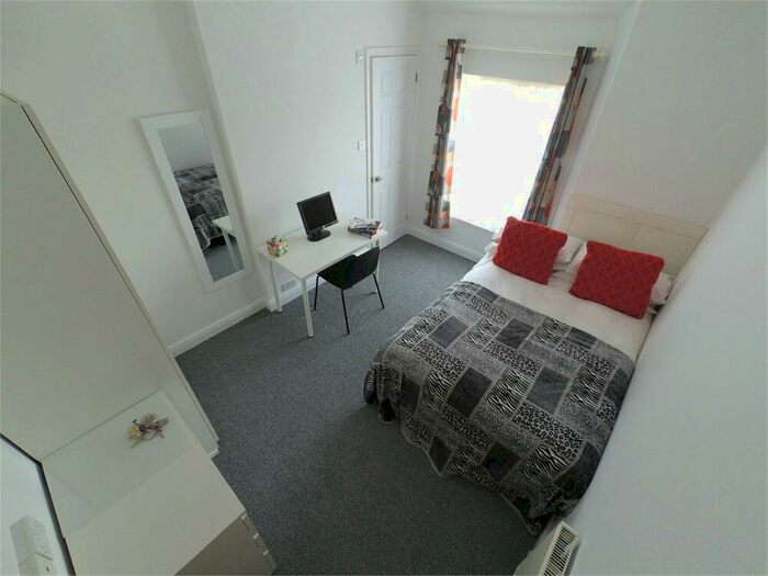 17 Bedroom Private Hall To Rent In Royal Terrace, Barrack Road, Northampton, NN1