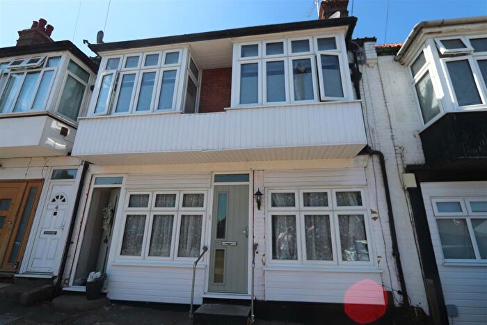 1 Bedroom Flat To Rent In Commercial Road, Westcliff-On-Sea, SS0