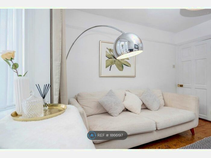 3 Bedroom Semi-Detached House To Rent In Glebe Road, Egham, TW20