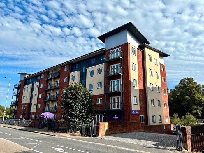 Studio To Rent In New North Road, Exeter, Devon, EX4