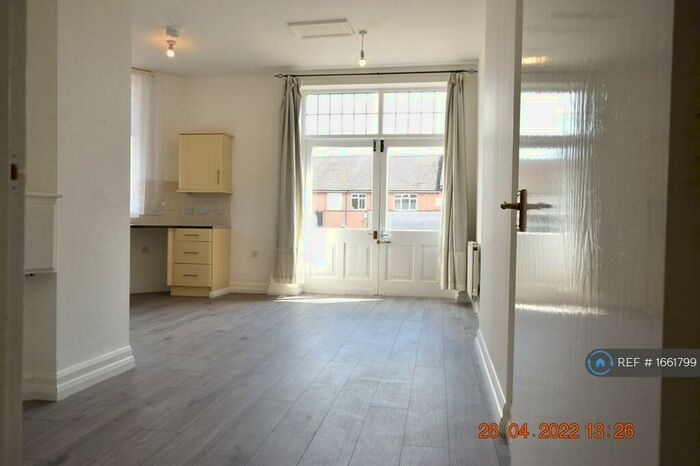 1 Bedroom Flat To Rent In Summerset House, Luton, LU2