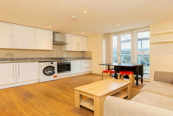 2 Bedroom Flat To Rent In High Street, London, N8