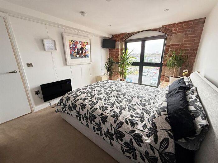 2 Bedroom Apartment For Sale In Wetmore Road, Burton-On-Trent, DE14