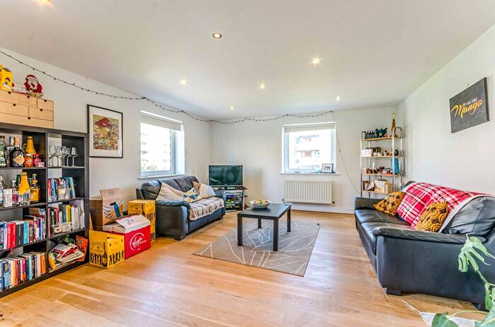 3 Bedroom Flat To Rent In Wards Wharf Approach, Silvertown, London, E16