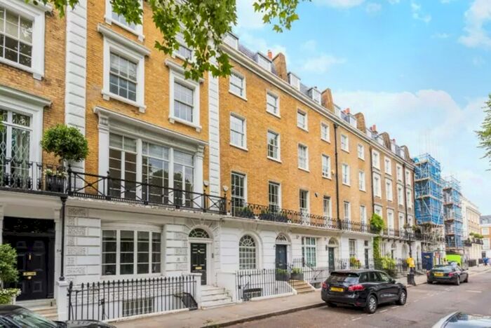 2 Bedroom Flat To Rent In Bell Street, Westminster, London, NW1