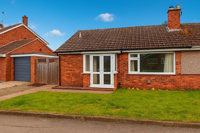 2 Bedroom Bungalow To Rent In Vicarage Lane, Nottingham, NG12