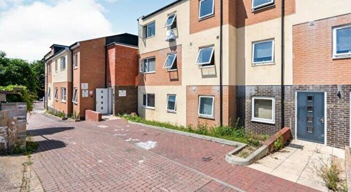4 Bedroom Flat To Rent In Lake View, Warren Ave Southampton, SO16