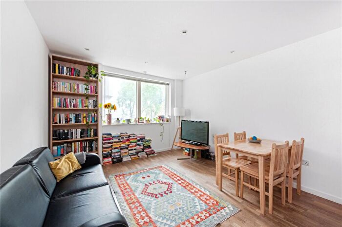 2 Bedroom Apartment To Rent In Holloway Road, London, N7