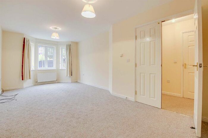 2 Bedroom Flat To Rent In Pump, Place, Old Stratford, MK19