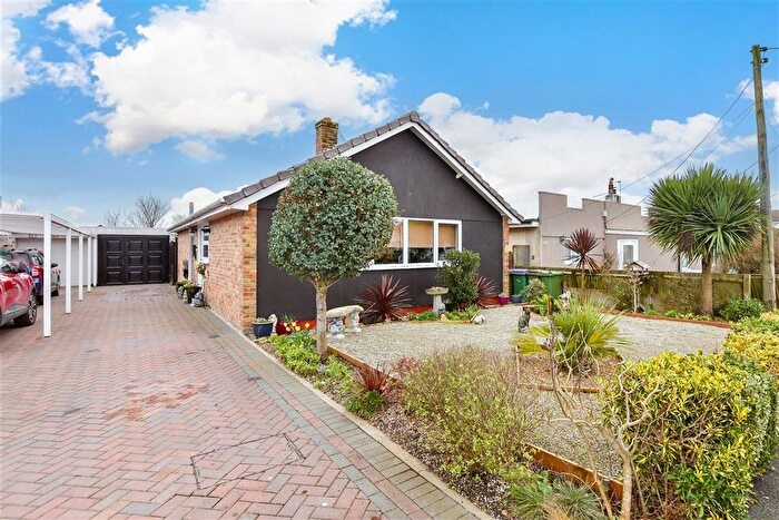 3 Bedroom Detached Bungalow For Sale In Redoubt Way, Dymchurch, Romney Marsh, Kent, TN29