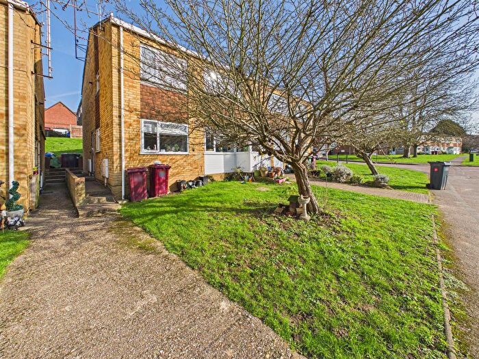 2 Bedroom Maisonette For Sale In Lower Elmstone Drive, Tilehurst, Reading, RG31