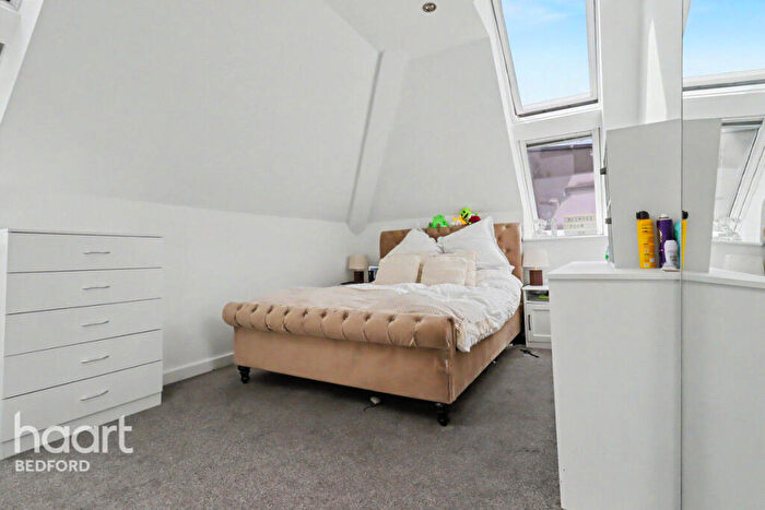 2 Bedroom Flat For Sale In Horne Lane, Bedford, MK40