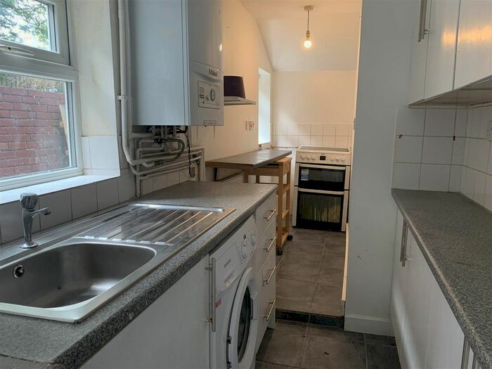 3 Bedroom Flat To Rent In Cannock Road, Cannock, WS11