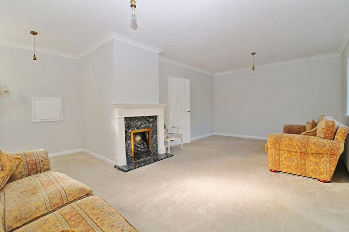 3 Bedroom Detached House For Sale In Foord Road, Hedge End, SO30