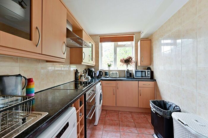 2 Bedroom Flat To Rent In Victoria Drive, Wimbledon Park, London, SW19