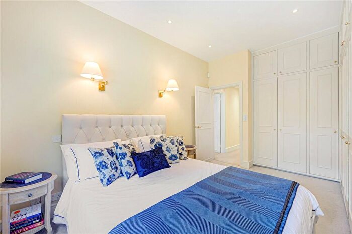2 Bedroom Apartment To Rent In Harcourt Terrace, Chelsea, London, SW10