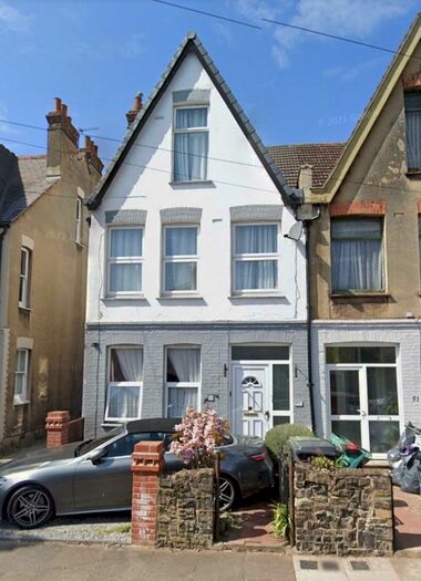 3 Bedroom Maisonette To Rent In Crowborough Road, Southend-on-Sea, Essex, SS2