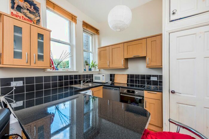 Studio To Rent In Sinclair Road, West Kensington, W14