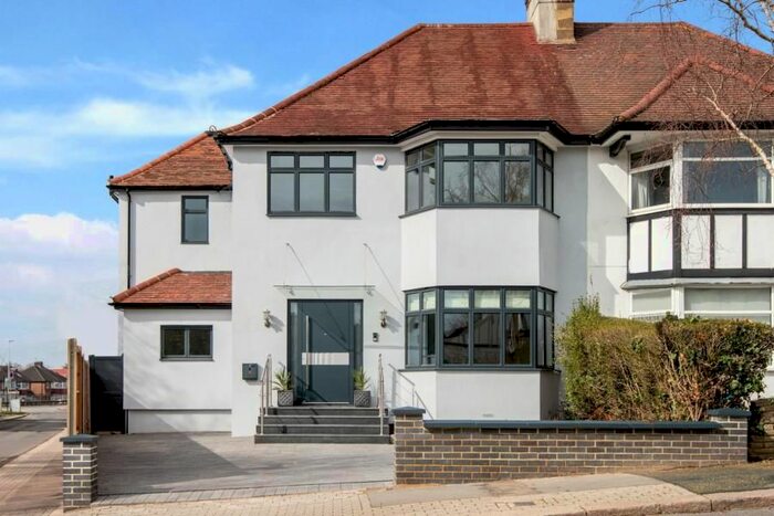 5 Bedroom Property To Rent In Gresham Gardens, Golders Green, London, NW11
