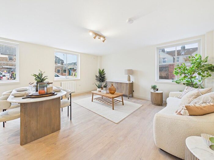 1 Bedroom Flat To Rent In High Street, Worthing, BN11