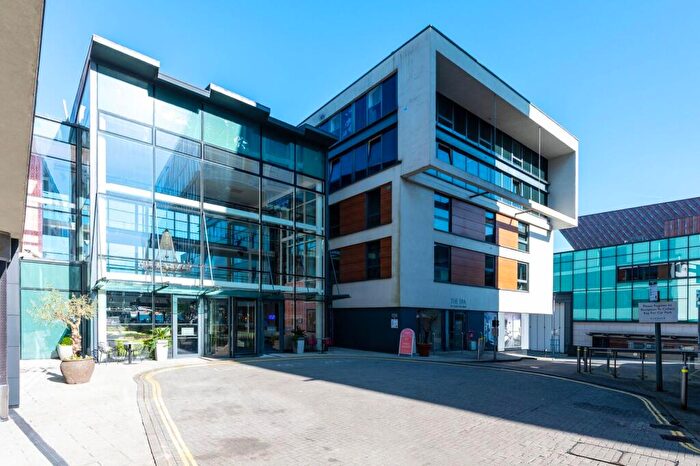 2 Bedroom Flat To Rent In Alexandra Terrace, Guildford, GU1