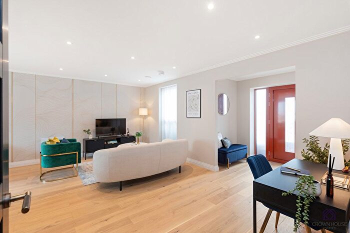 2 Bedroom Flat To Rent In Upper Lattimore Road, St. Albans, Hertfordshire, AL1