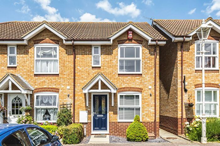 2 Bedroom End Of Terrace House To Rent In Guillemot Way, Watermead, HP19