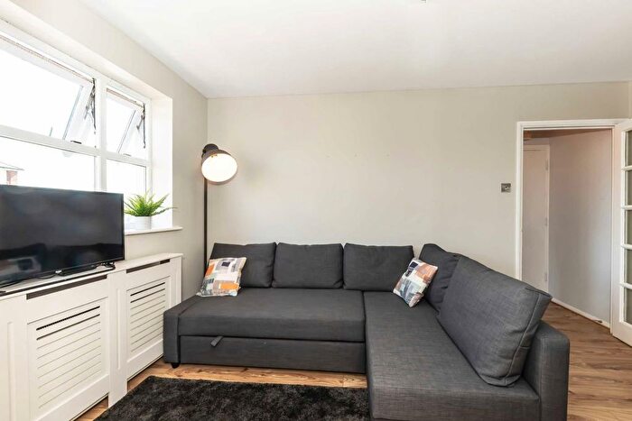 1 Bedroom Flat To Rent In Macmillan Way, London, SW17