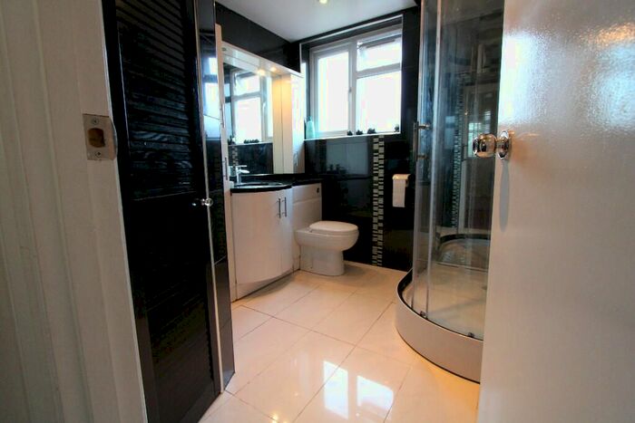 4 Bedroom Terraced House To Rent In Holne Chase, Morden, SM4