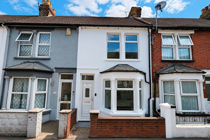3 Bedroom Terraced House For Sale In Corporation Road, Gillingham, ME7