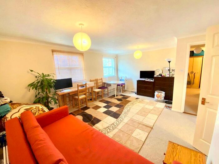 1 Bedroom Apartment To Rent In Vanbrugh Court, London Road, Reading, Berkshire, RG1