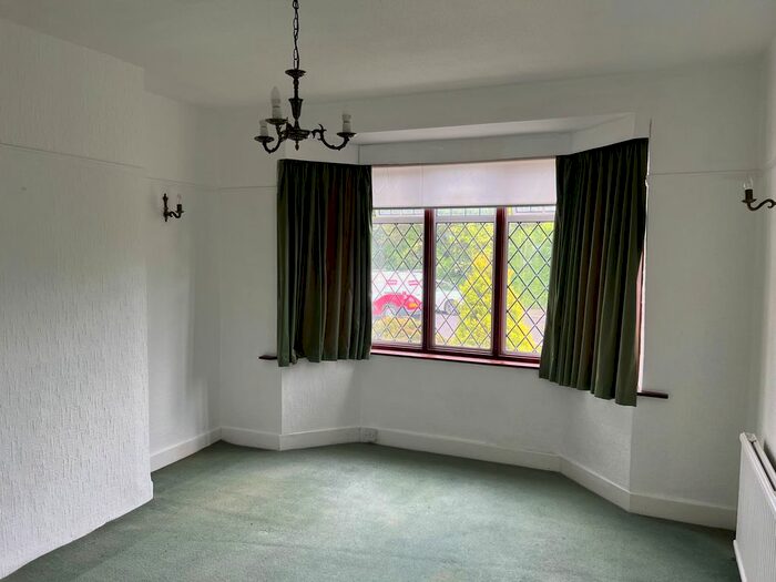 3 Bedroom Bungalow To Rent In Mossford Lane, Ilford Essex, IG6