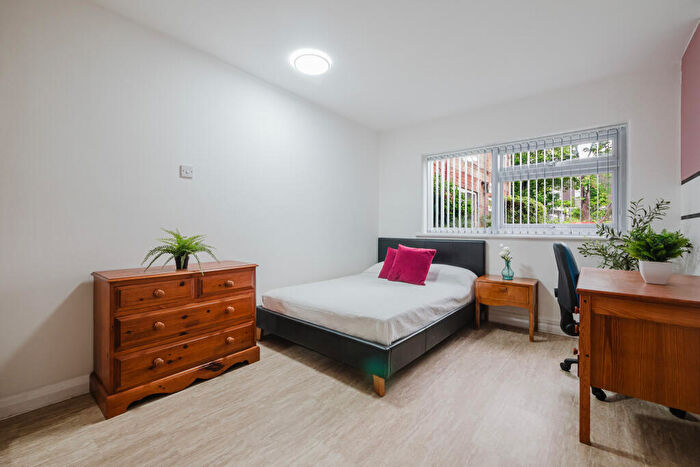 4 Bedroom Apartment To Rent In Willow Court, Levenshulme, M14