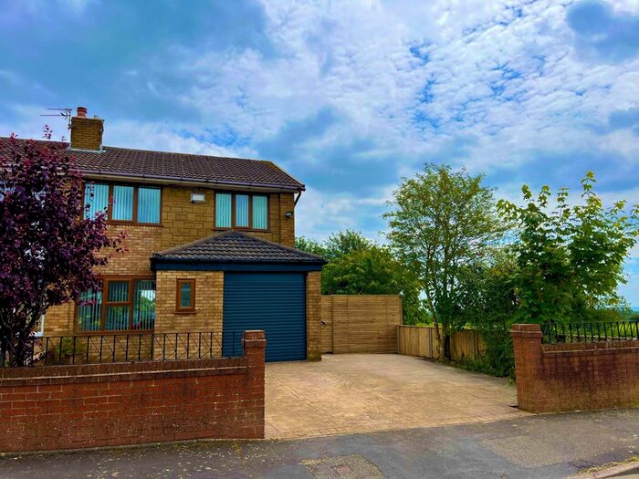 3 Bedroom Semi-Detached House For Sale In Brookside Close, Billinge, WN5