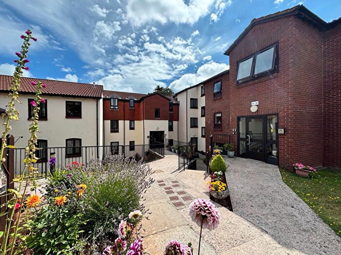 2 Bedroom Flat For Sale In Pebble Court, Goodrington, Paignton, TQ4