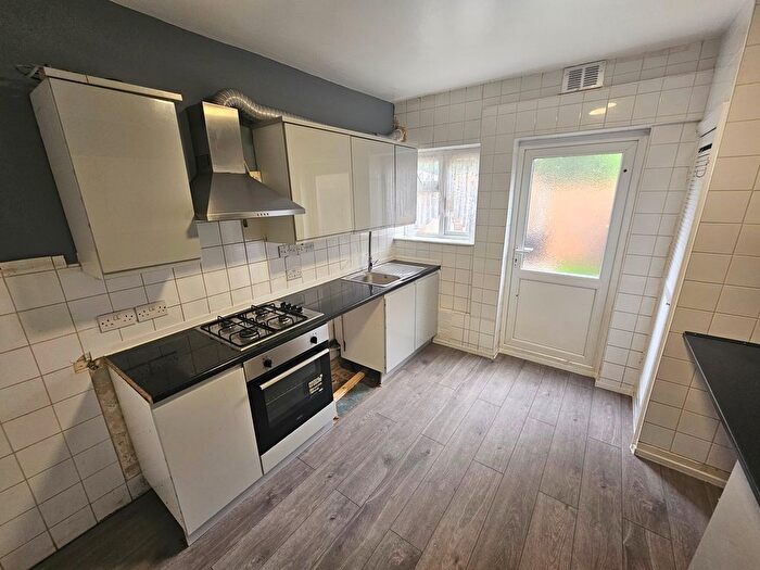 2 Bedroom Maisonette To Rent In Beavers Lane, Hounslow, TW4