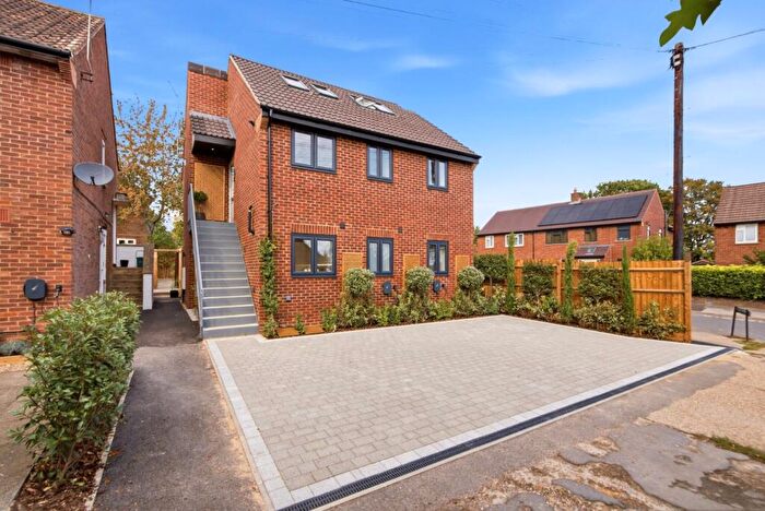 2 Bedroom Apartment For Sale In Deacon Close, St. Albans, Hertfordshire, AL1