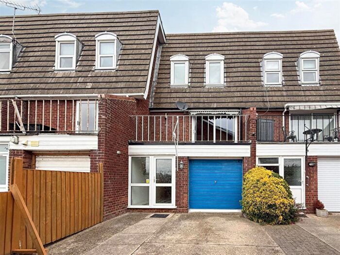 3 Bedroom Terraced House For Sale In High Street, Burnham-On-Crouch, CM0