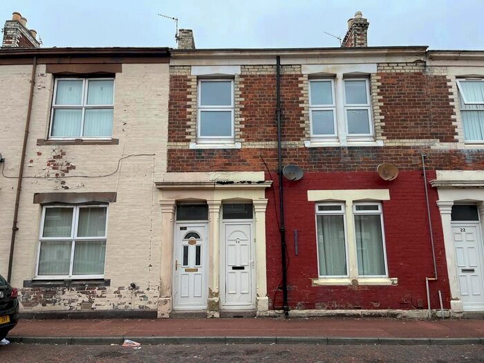 3 Bedroom Flat To Rent In Ripon Street, Gateshead, NE8