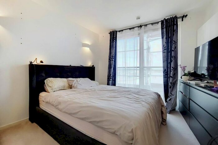 2 Bedroom Flat To Rent In New Providence Wharf, Canary Wharf, London, E14