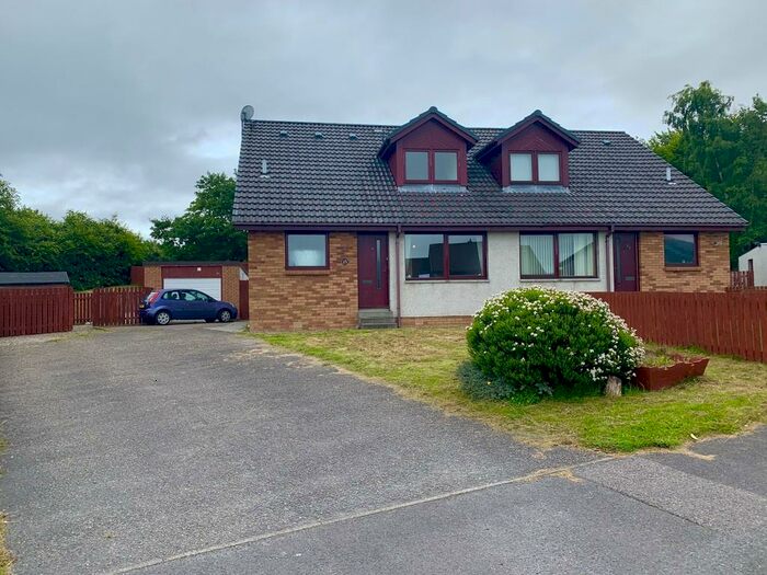 2 Bedroom Town House To Rent In Towerhill Place, Cradlehall, IV2