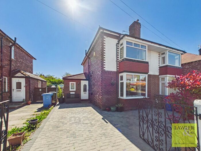 3 Bedroom Semi-Detached House For Sale In Chiltern Drive, Stockport, Cheshire, SK2