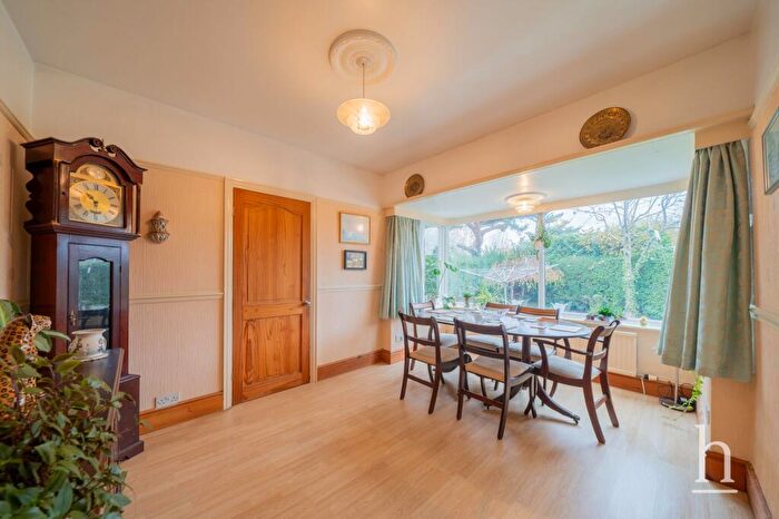 2 Bedroom Bungalow For Sale In Hawthorn Drive, West Kirby, CH48