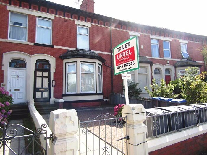 Studio To Rent In Newton Drive, Blackpool, Lancashire, FY3