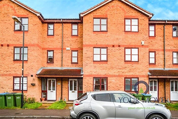 4 Bedroom House To Rent In Harlinger Street, London, SE18